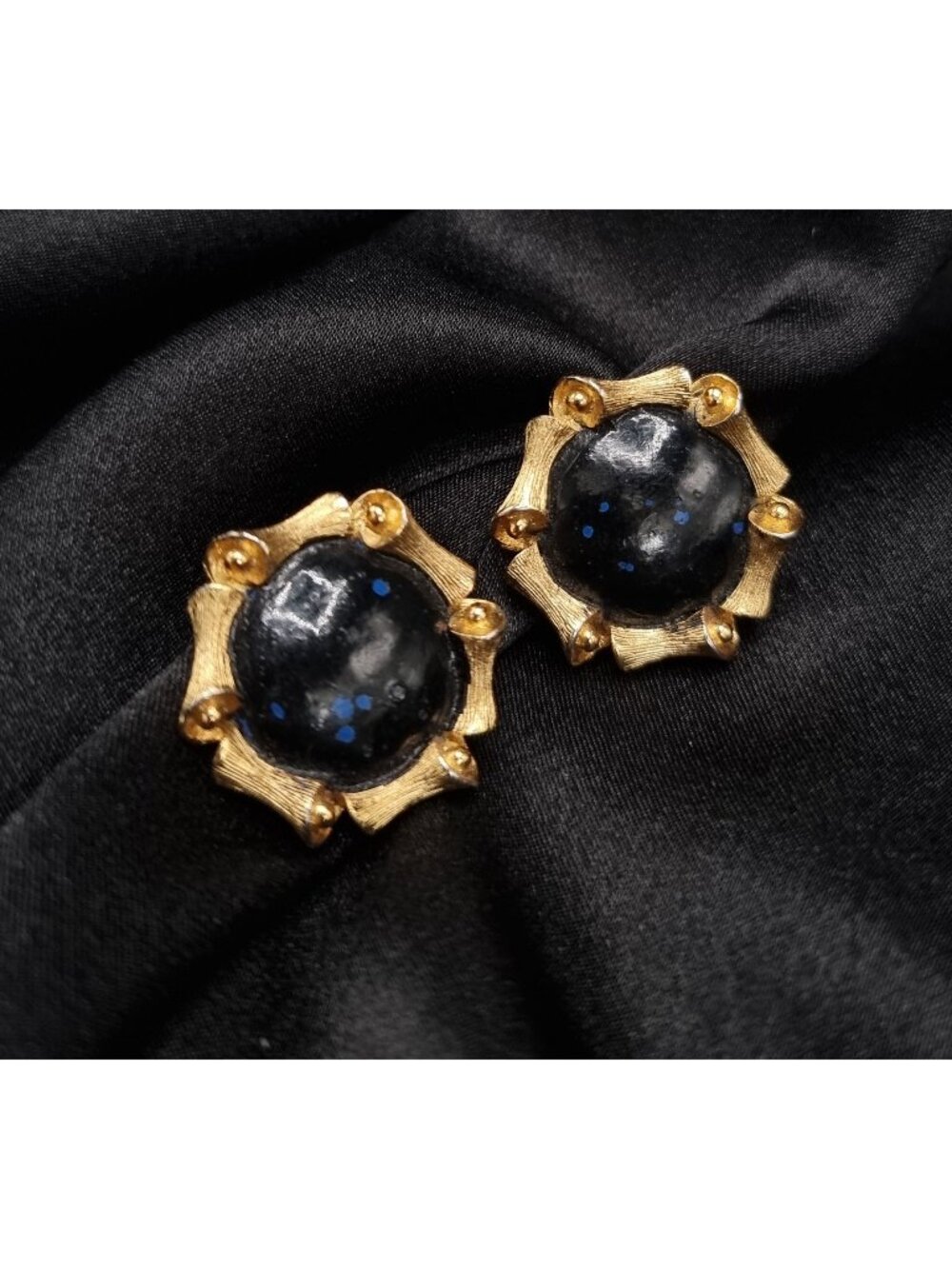 Rare Find Vintage 1960's TRIFARI Signed Clip-On Earrings